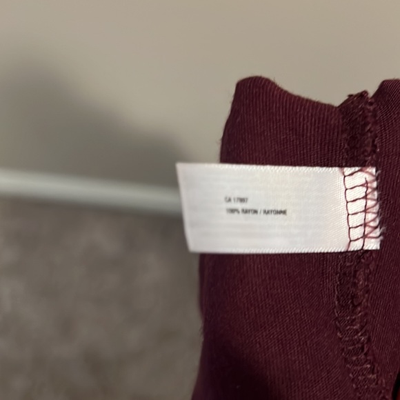 Gap top burgundy size small - Picture 5 of 6